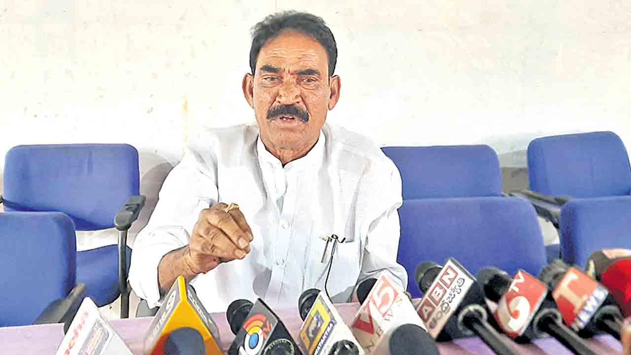 బీసీలకు రేవంత్‌ మొండి‘చేయి’