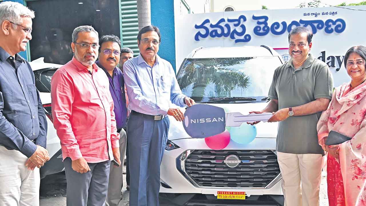 ‘నమస్తే’ దసరా బంపర్ ప్రైజ్ కారు అందజేత