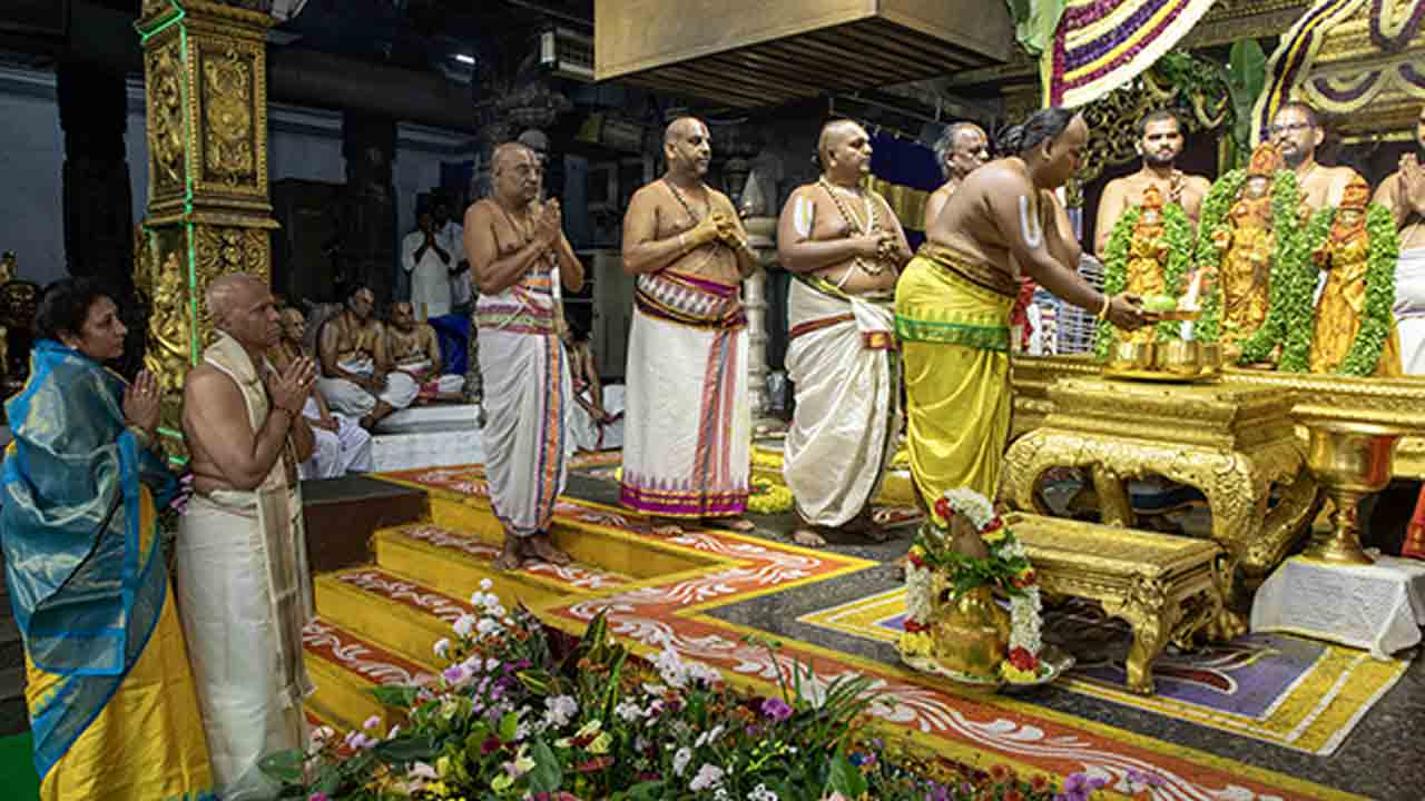 Tirumala | తిరుమలలో వైభవంగా పుష్పాల ఊరేగింపు..వేడుకగా స్నపన తిరుమంజనం