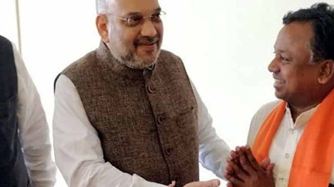 BJP candidate: బీజేపీ అభ్య‌ర్థి వాహ‌నం నుంచి 11.50 ల‌క్ష‌లు సీజ్‌