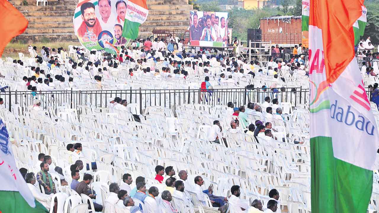 Revanth Reddy | కామారెడ్డిలో రేవంత్ సభ అట్టర్ ఫ్లాప్.. వచ్చిందే కొంతమంది అంటే.. సభ మధ్యలోనే సగం మంది జంప్!
