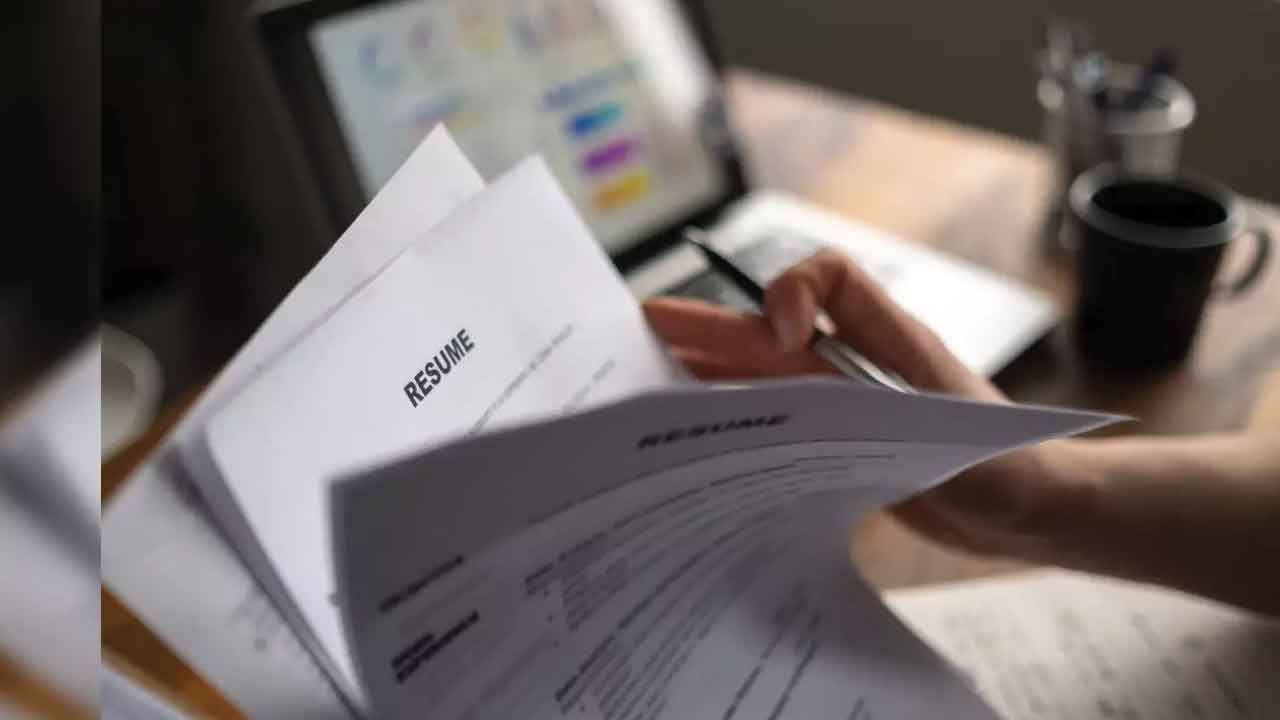 Maharashtra | ఉద్యోగాలు అడిగితే రెజ్యూమ్‌లు ఇస్తారట.. మహారాష్ట్ర సర్కార్‌ విచిత్ర ఆలోచన