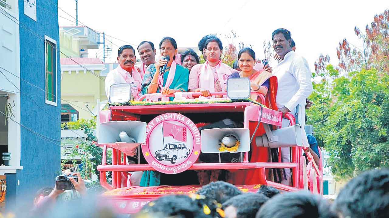 తండాలు పంచాయతీలైన ఘనత కేసీఆర్‌దే..