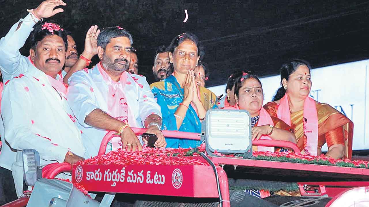 రైతు కుటుంబాలతో కాంగ్రెస్‌ చెలగాటం