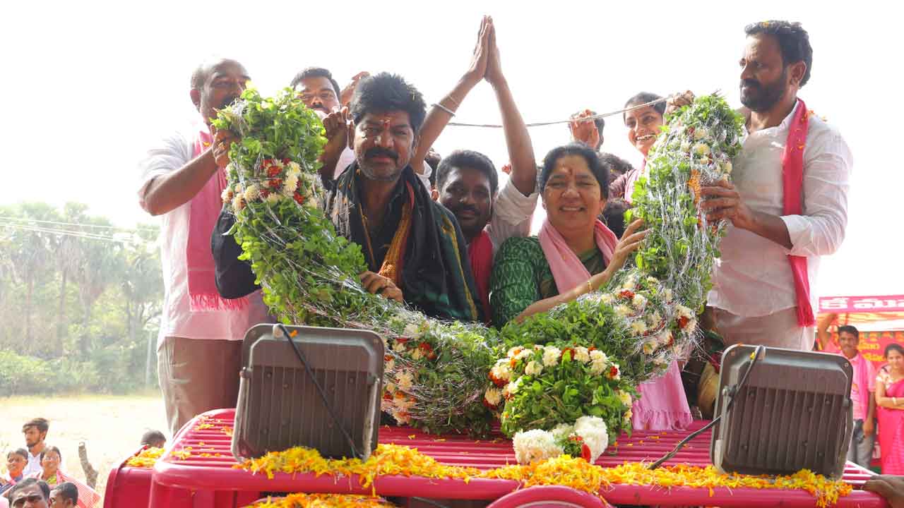 Minister Satyavati | ఎన్నికల సమయంలో వచ్చే టూరిస్టుల మాటలను నమ్మొద్దు : మంత్రి సత్యవతి రాథోడ్