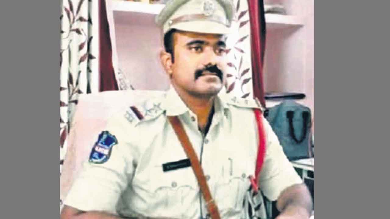 నవాబ్‌పేట ఎస్సై పురుషోత్తంకు రిమాండ్‌