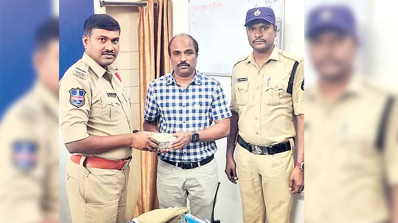 ఆధారాలుంటే.. నగదు వెనక్కి