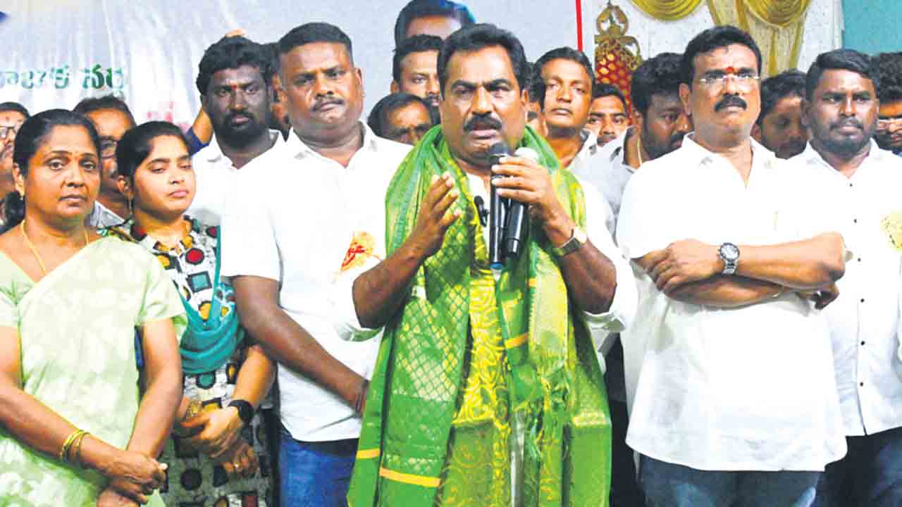 టికెట్లు అమ్ముకొన్న రేవంత్‌రెడ్డి