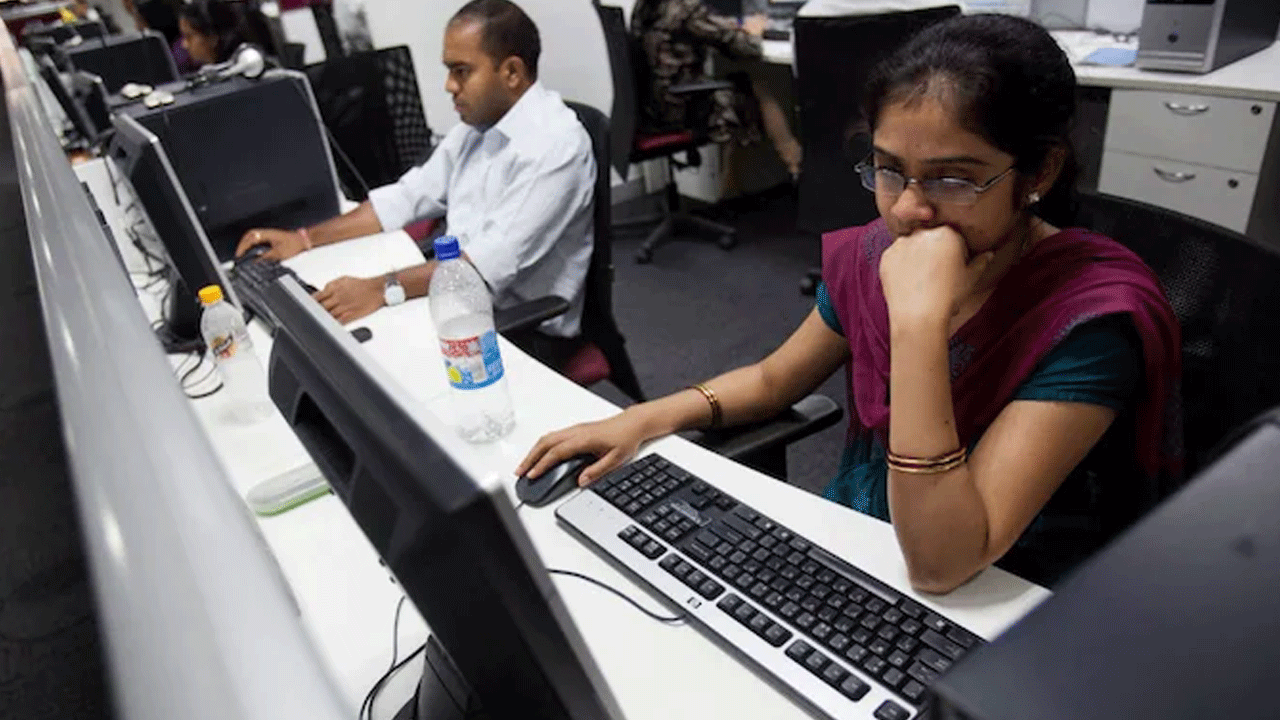 Layoffs | టెక్ స్టార్టప్స్లో లేఆఫ్స్ కలకలం : 120 మంది ఉద్యోగులపై ఫిజిక్స్వాలా వేటు