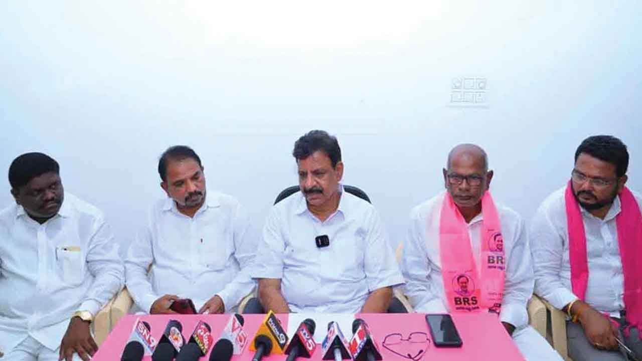 కోమటిరెడ్డి బ్రదర్స్‌ బ్రోకర్లు, జోకర్లు