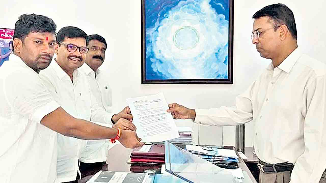 వివేక్‌ కంపెనీ నుంచి రామగుండం షెల్‌ కంపెనీకి 8 కోట్లు బదిలీ