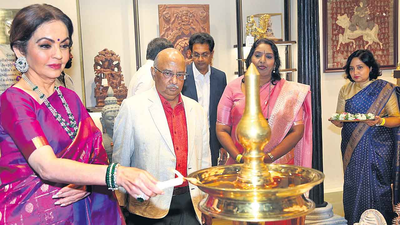 హైదరాబాద్‌లో తొలి స్వదేశ్‌ స్టోర్‌