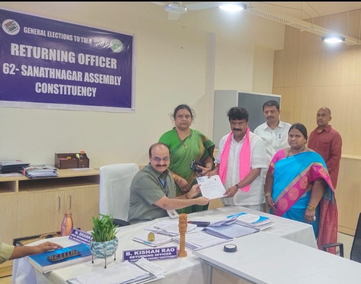సిద్దిపేటలో నామినేషన్‌ వేస్తున్న బీఆర్‌ఎస్‌ అభ్యర్థి హరీశ్‌ రావు 
