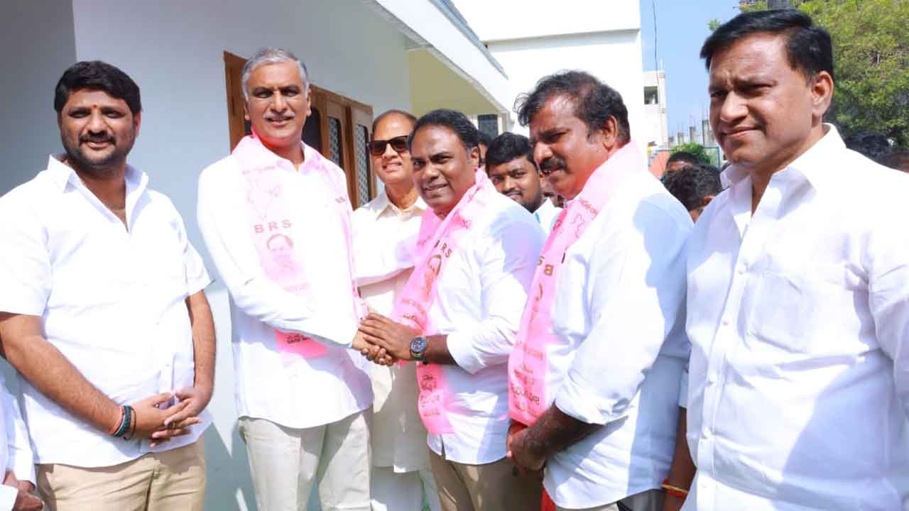 BJP | బాబు మోహన్‌కు షాకిచ్చిన తనయుడు.. మంత్రి హరీశ్ సమక్షంలో బీఆర్‌ఎస్‌లో చేరిక