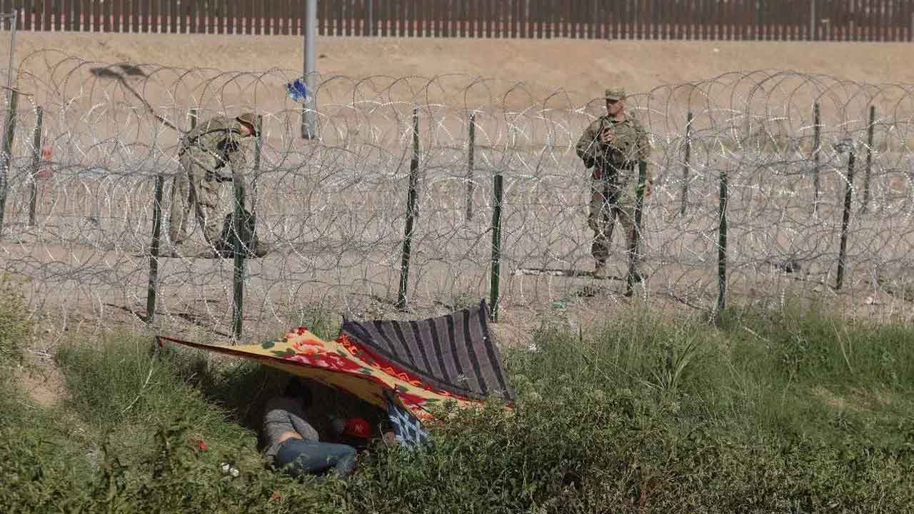 అమెరికాలో ప్రవేశిస్తూ పట్టుబడ్డ భారతీయులు