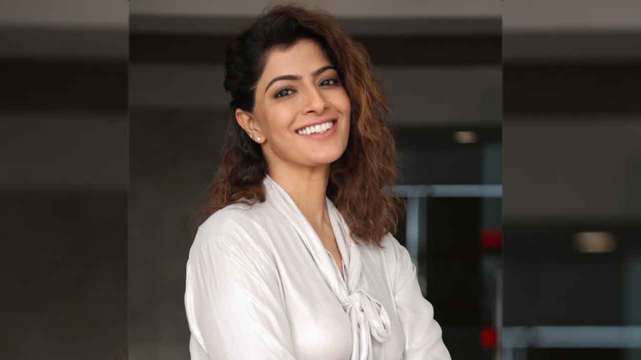 Varalakshmi Sarathkumar | ఇప్పటివరకు అలాంటి సీన్స్‌ చేయలేదు.. ఇంట్రెస్టింగ్‌ విషయాలు షేర్‌ చేసుకున్న వరలక్ష్మి శరత్‌కుమార్‌