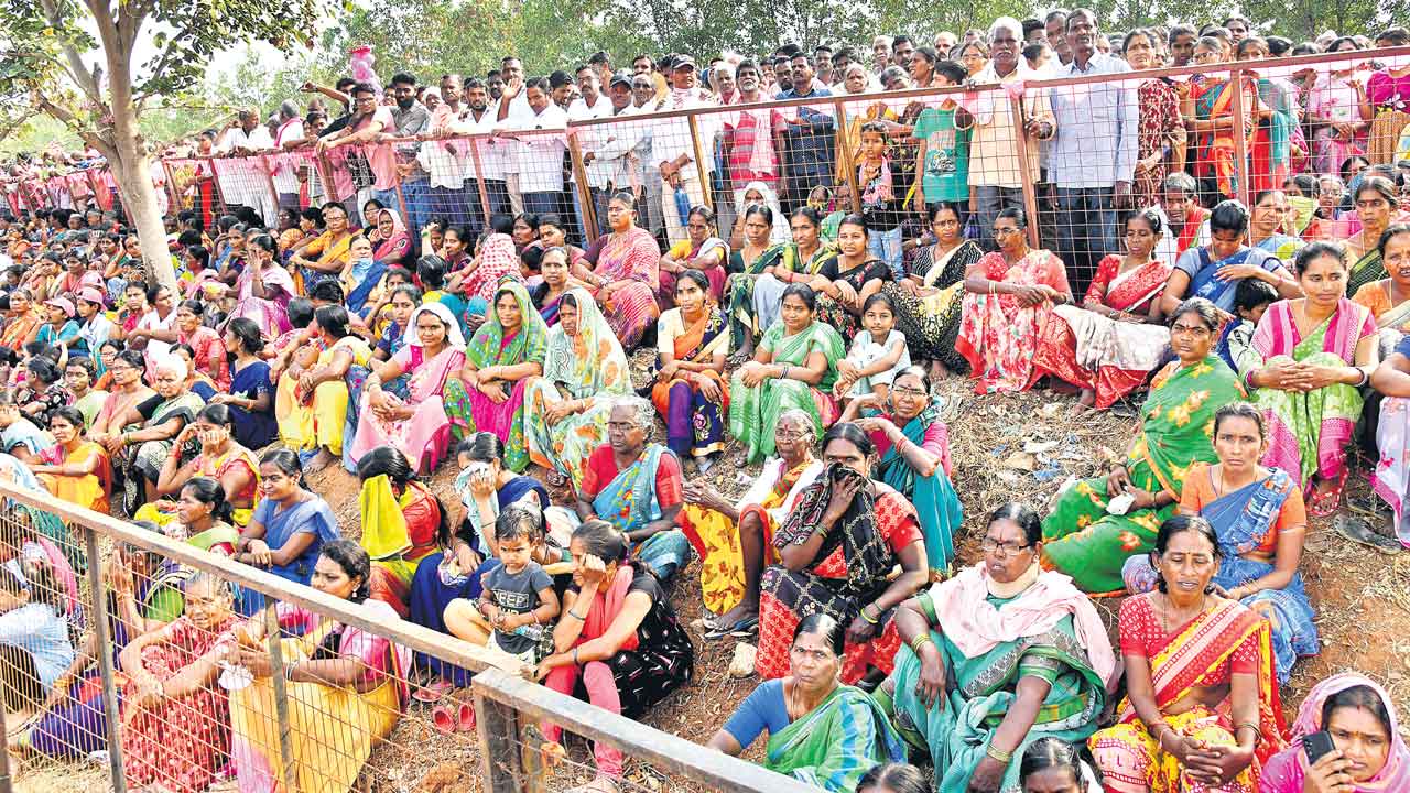 జైకొట్టిన జగిత్యాల.. దండుకట్టిన దుబ్బాక