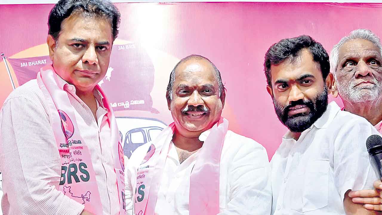 ఢిల్లీ దొరలకు.. తెలంగాణ ప్రజలకు మధ్య పోటీ