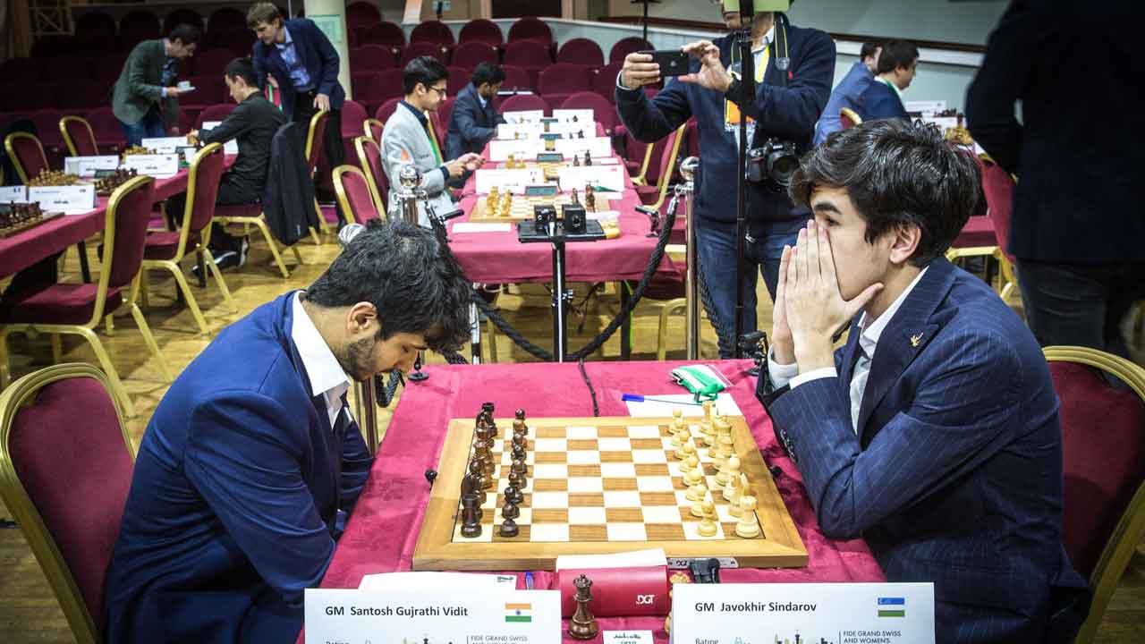 ఆధిక్యంలోకి విదిత్‌