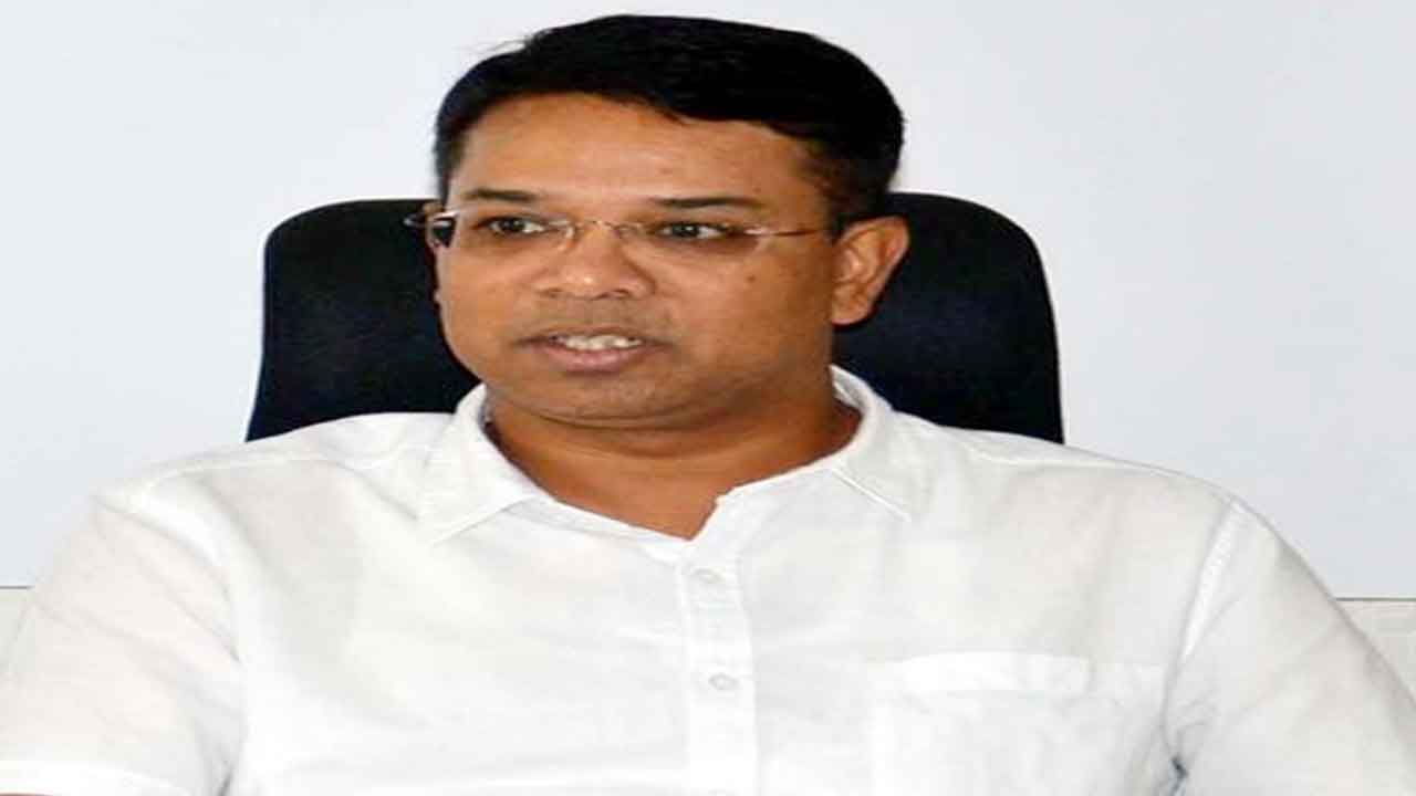 నామినేషన్ల పరిశీలనకు నలుగురే రావాలి