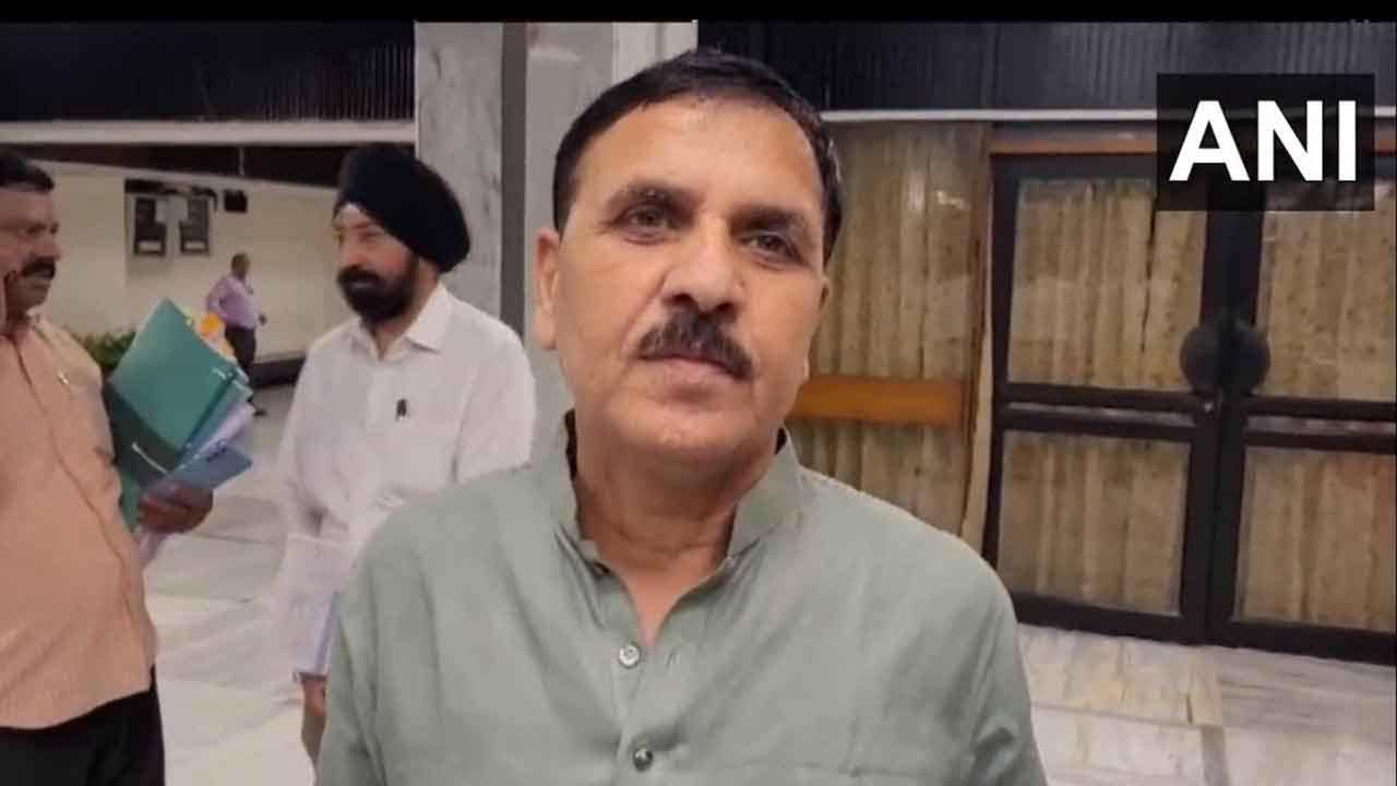 Parliament Ethics Committee: ఎంపీ మ‌హువాను బ‌హిష్క‌రించాల్సిందే..  ఎథిక్స్ క‌మిటీ రిపోర్టుకు ఆమోదం