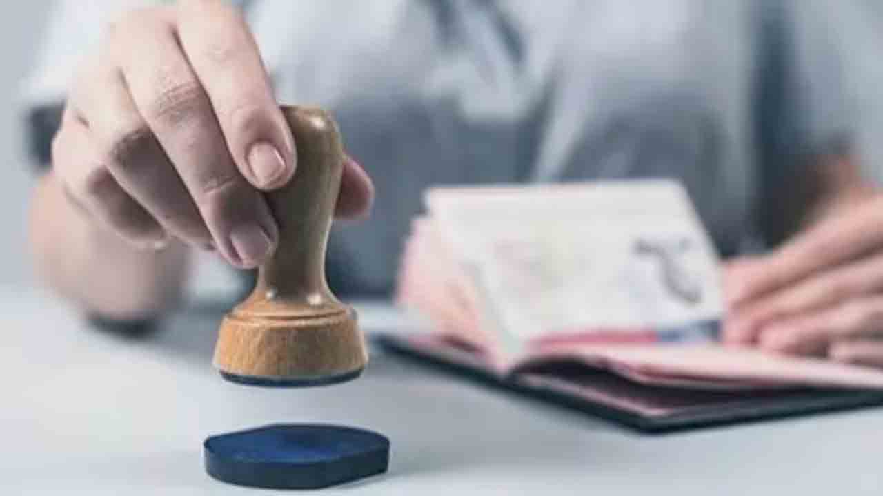 Visa Services | భారత్‌ కీలక నిర్ణయం.. కెనడాలో ఈ-వీసా సేవల పునరుద్ధరణ