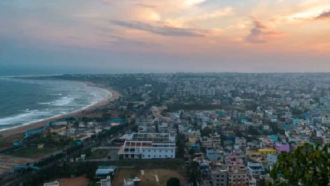 విశాఖలో ప్రభుత్వ భవనాల కేటాయింపు