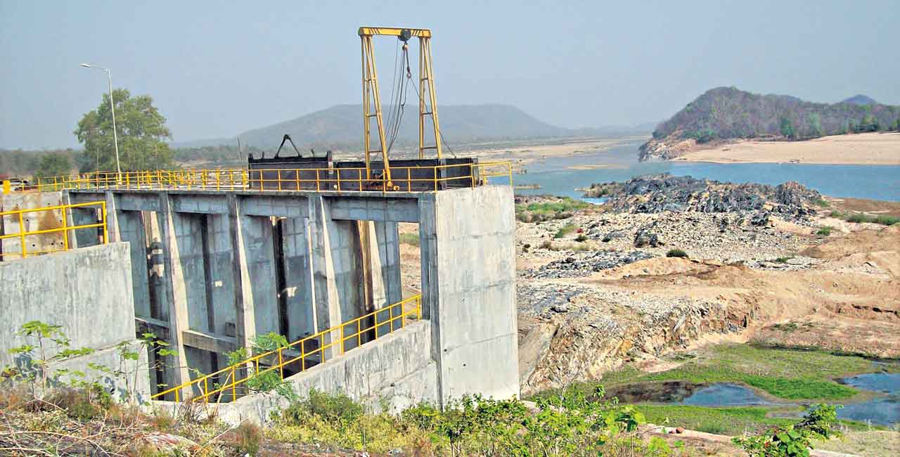 దేవాదుల వట్టిపోతే.. సమ్మక్క జలసిరి తెచ్చె!