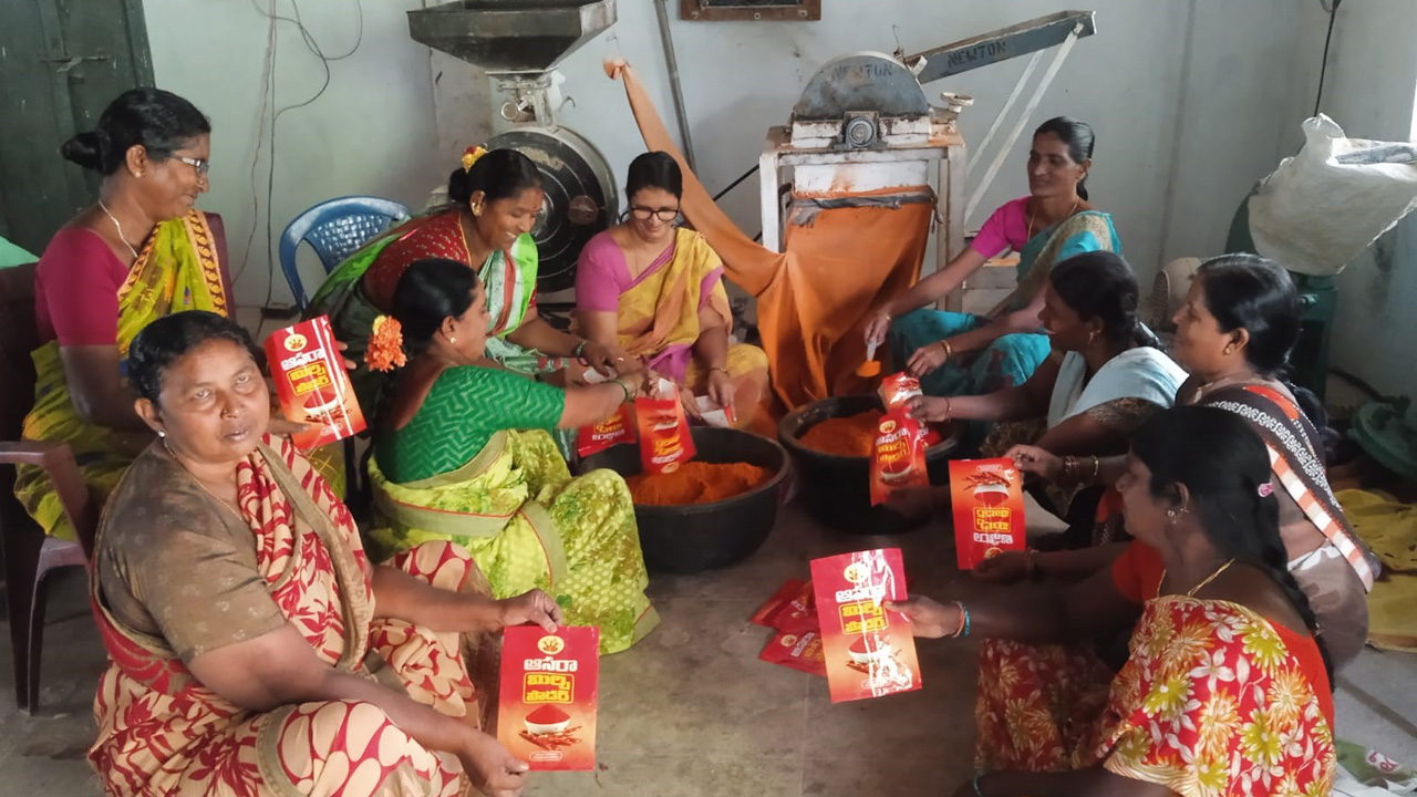 V-Hub | బీఆర్‌ఎస్‌ పాలనతో ఆంత్రప్రెన్యూర్లుగా మారిన మహిళా వ్యవసాయ కూలీలు