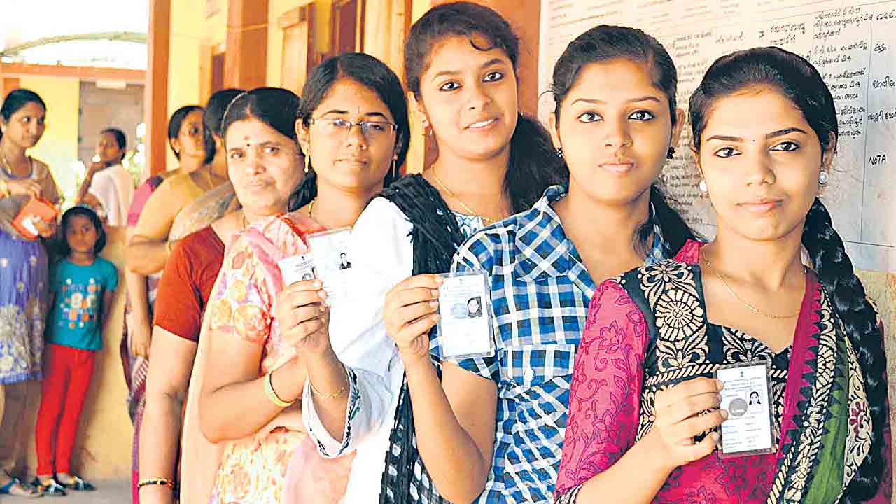 యువ ఓటర్లపై స్పెషల్‌ ఫోకస్‌