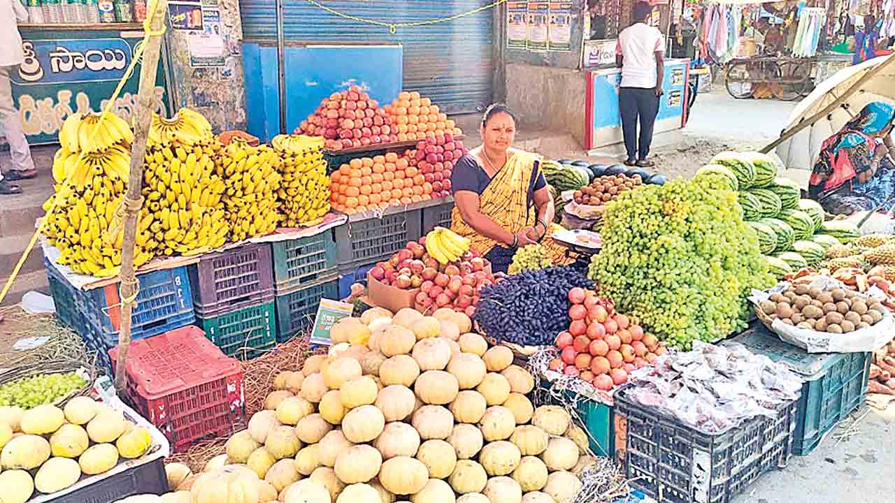 కొండెక్కిన పండ్ల ధరలు