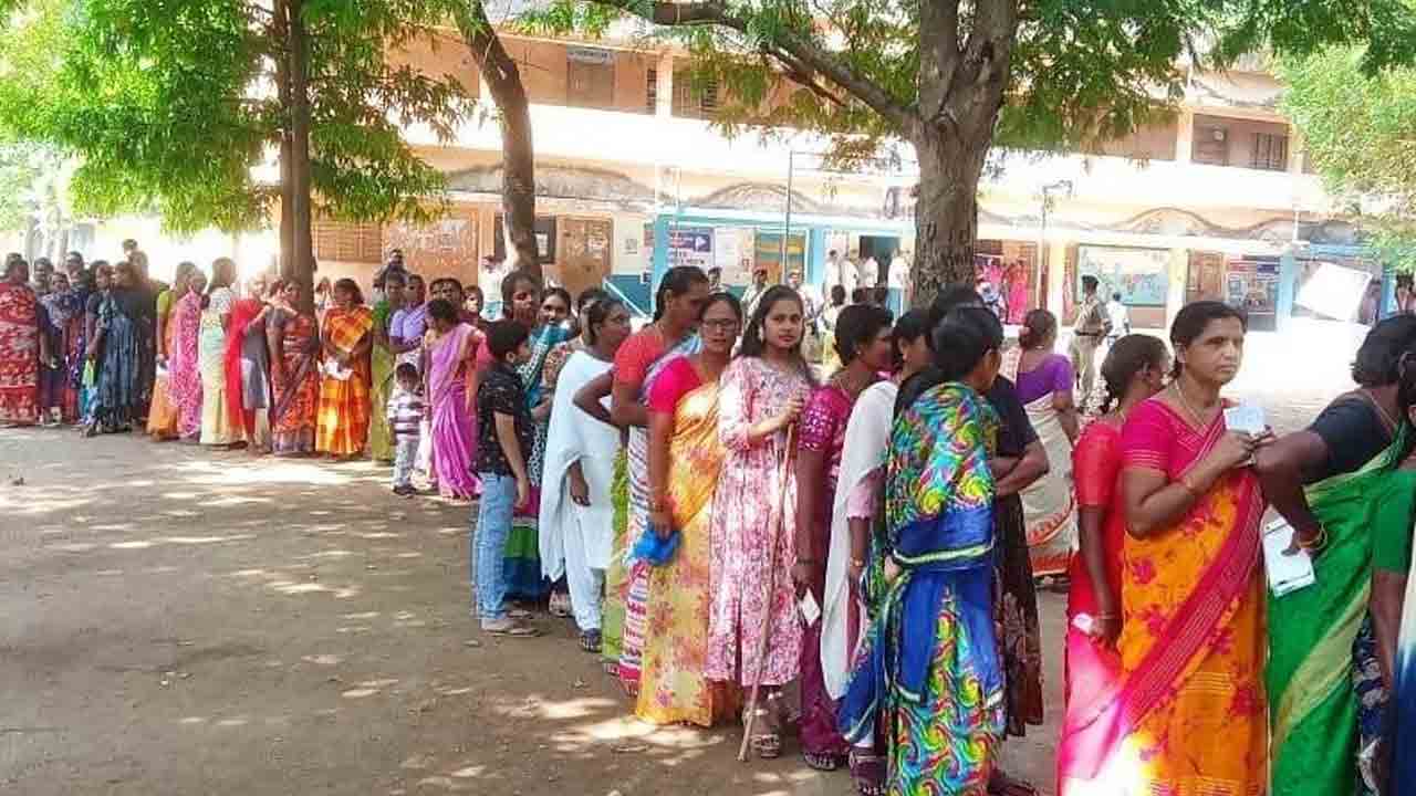 పాలేరులో యువ ఓటర్లదే హవా