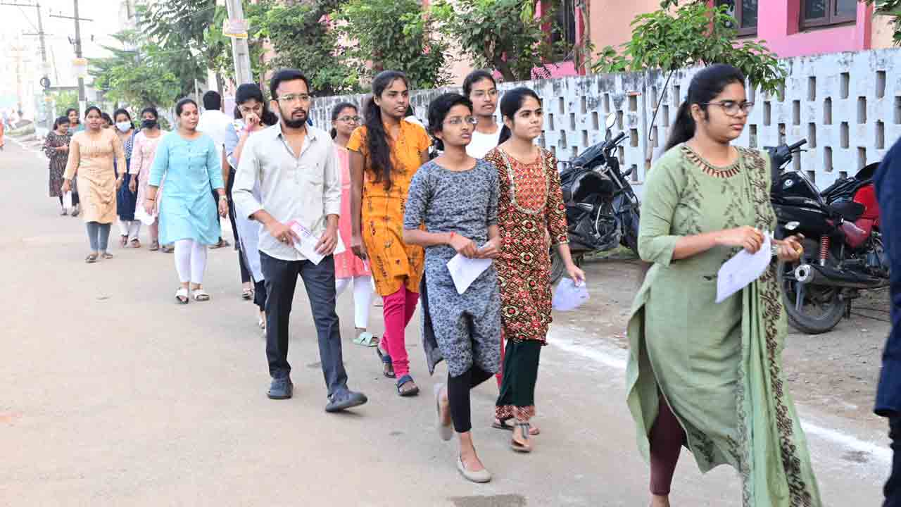 ఊరూరా ఓట్ల పండుగ