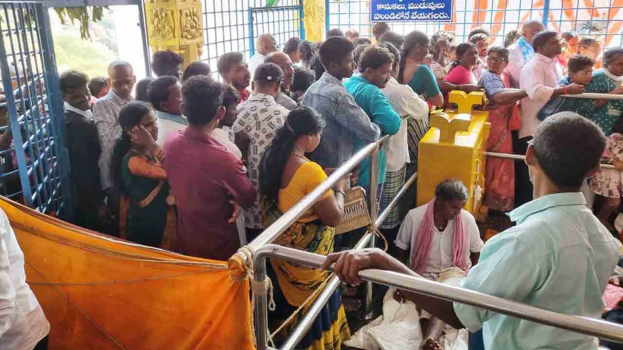 కురుమూర్తికి పోటెత్తిన భక్తులు