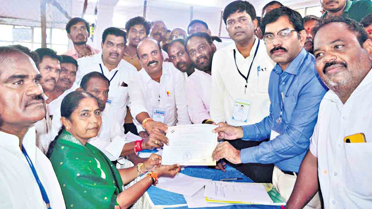 నర్సాపూర్‌లో సత్తాచాటిన బీఆర్‌ఎస్‌