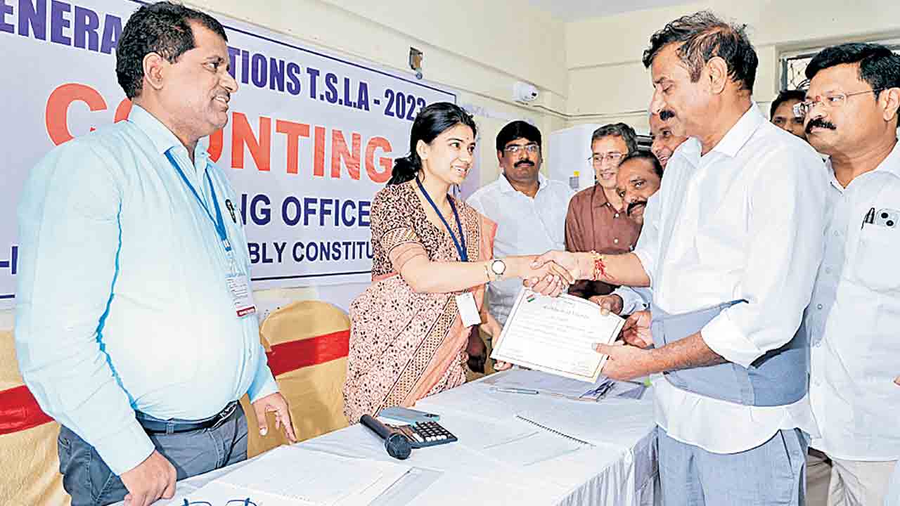 ఉద్యమ గడ్డ పై గులాబీ జెండా