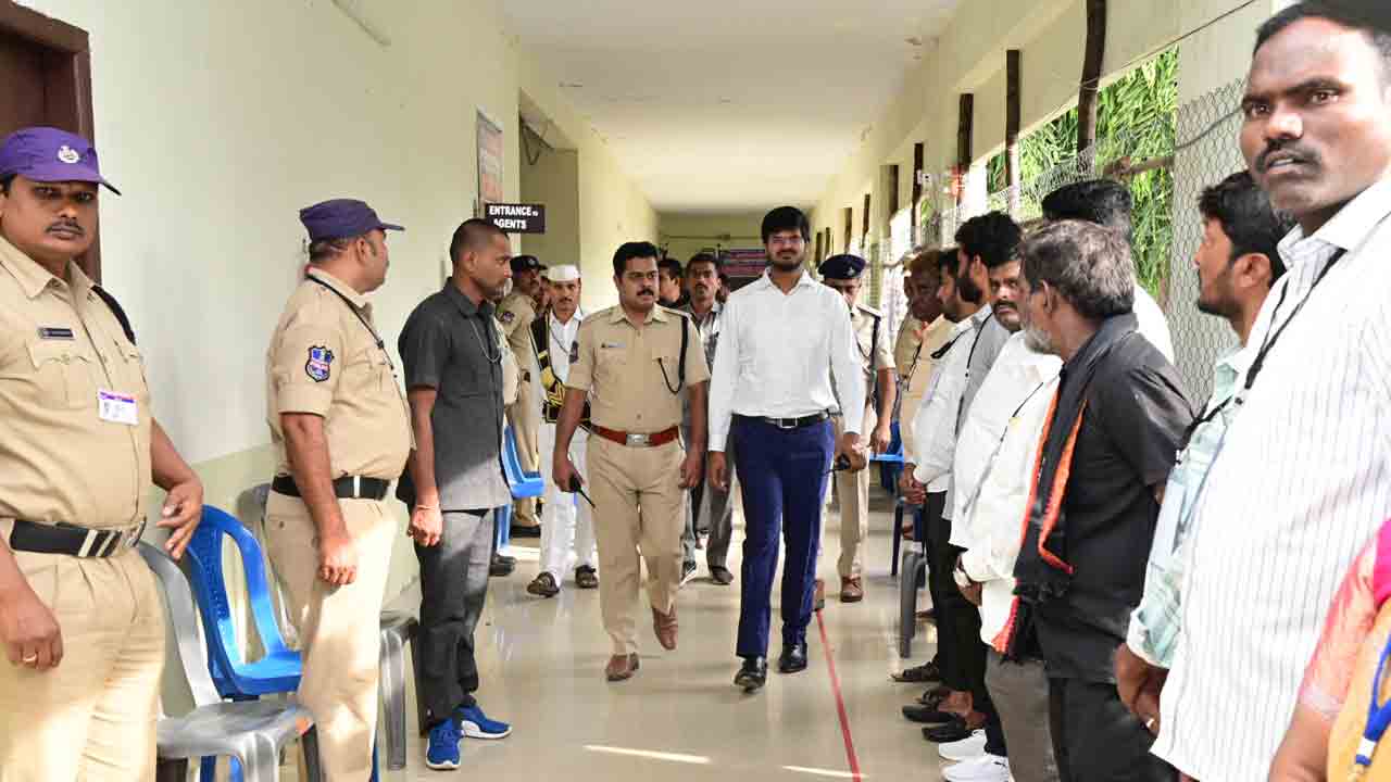 అనుక్షణం.. ఉత్కంఠ