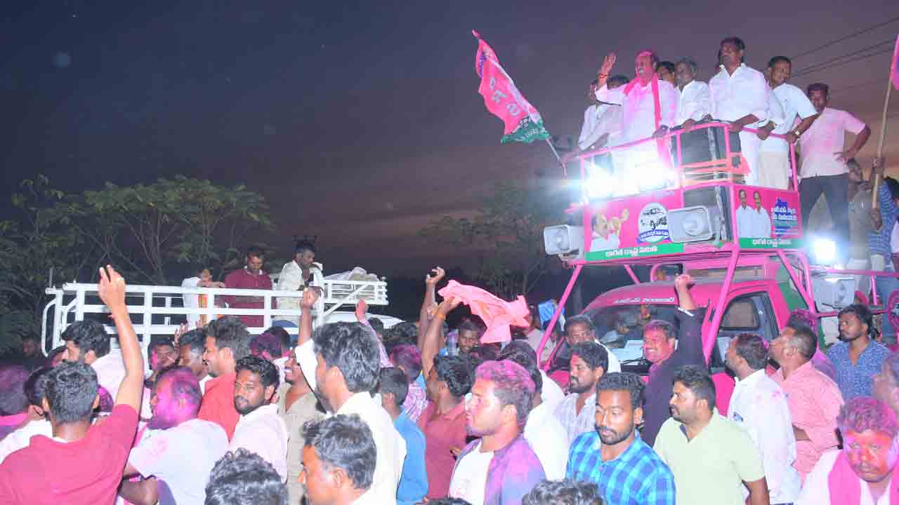 గద్వాల కోటపై గులాబీ పాగా