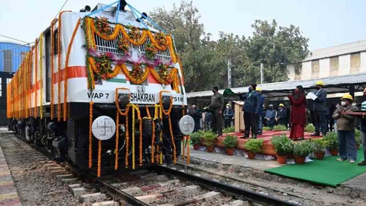 శబరిమలకు 32 ప్రత్యేక రైళ్లు