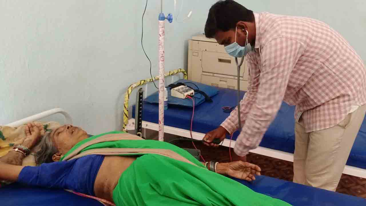 వృద్ధురాలి ప్రాణం మీదకు తెచ్చిన కేవైసీ పుకార్లు