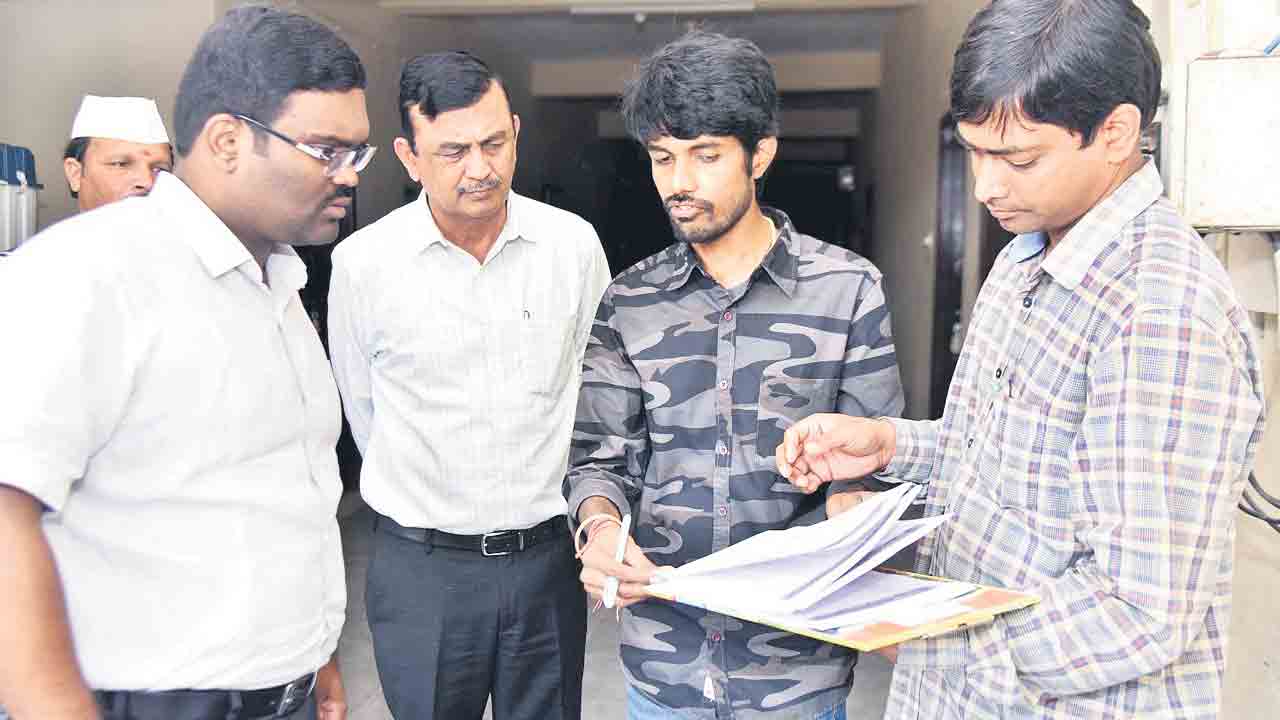 ఈసీఐఎల్‌కు ఈవీఎంల తరలింపు