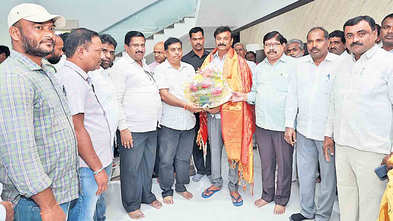 దుబ్బాక ఎమ్మెల్యేకు శుభాకాంక్షల వెల్లువ