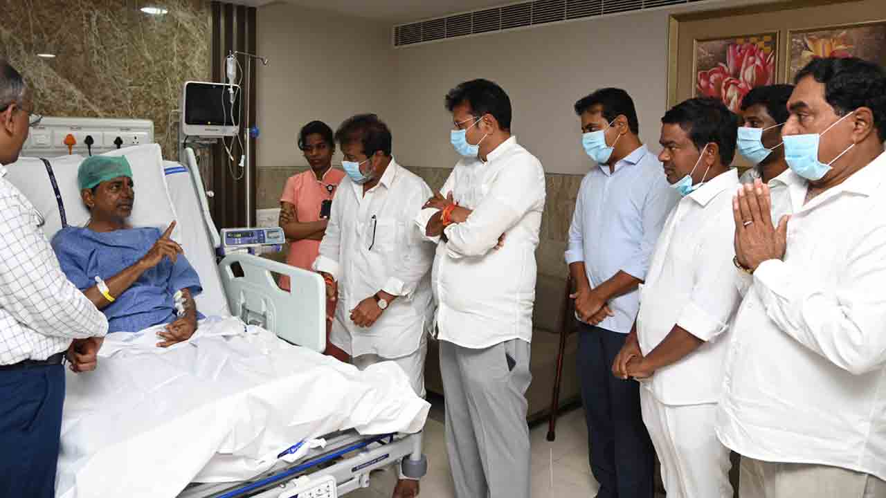 బీఆర్‌ఎస్‌ అధినేతకు పరామర్శ