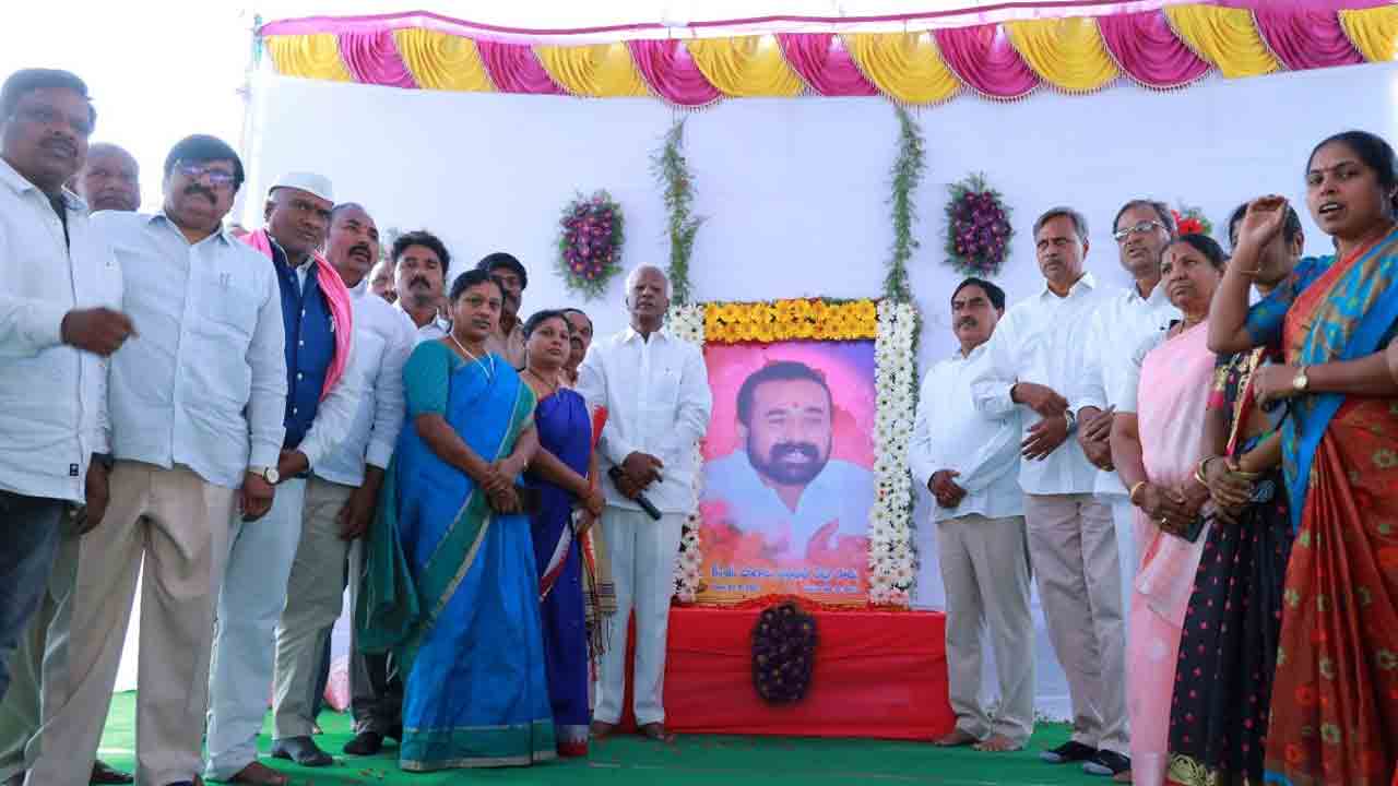 సంపత్‌రెడ్డి కుటుంబానికి అండగా ఉంటాం