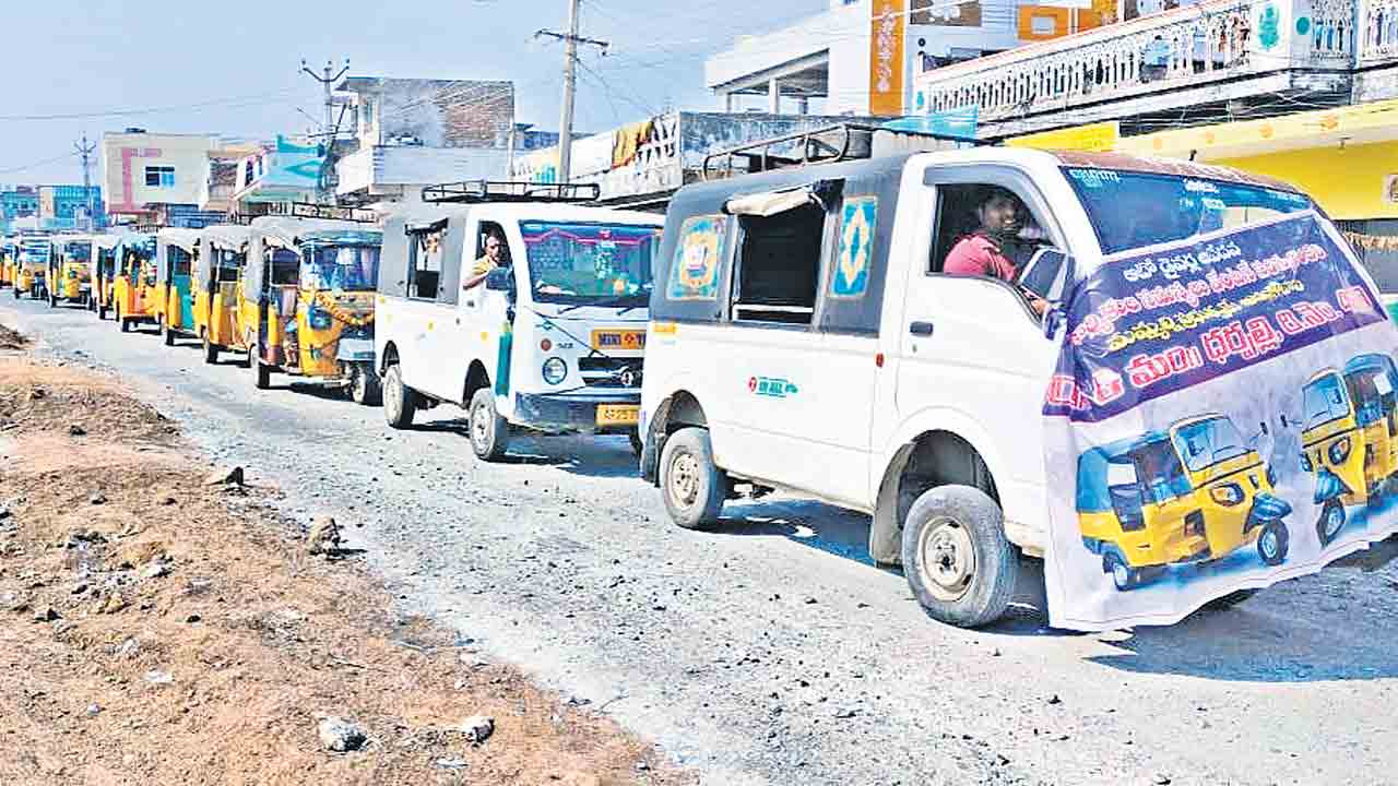 మా బతుకులు ఆగం..