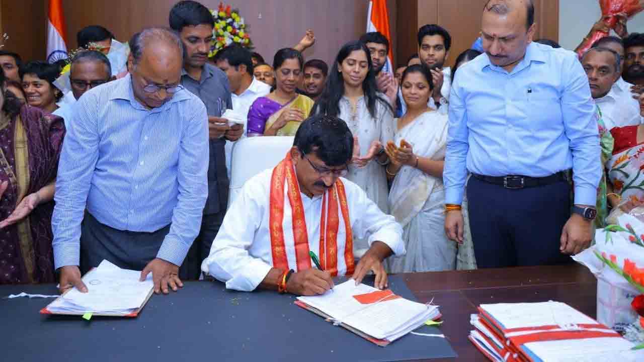 కొత్త చాంబర్‌లోకి మంత్రి పొంగులేటి