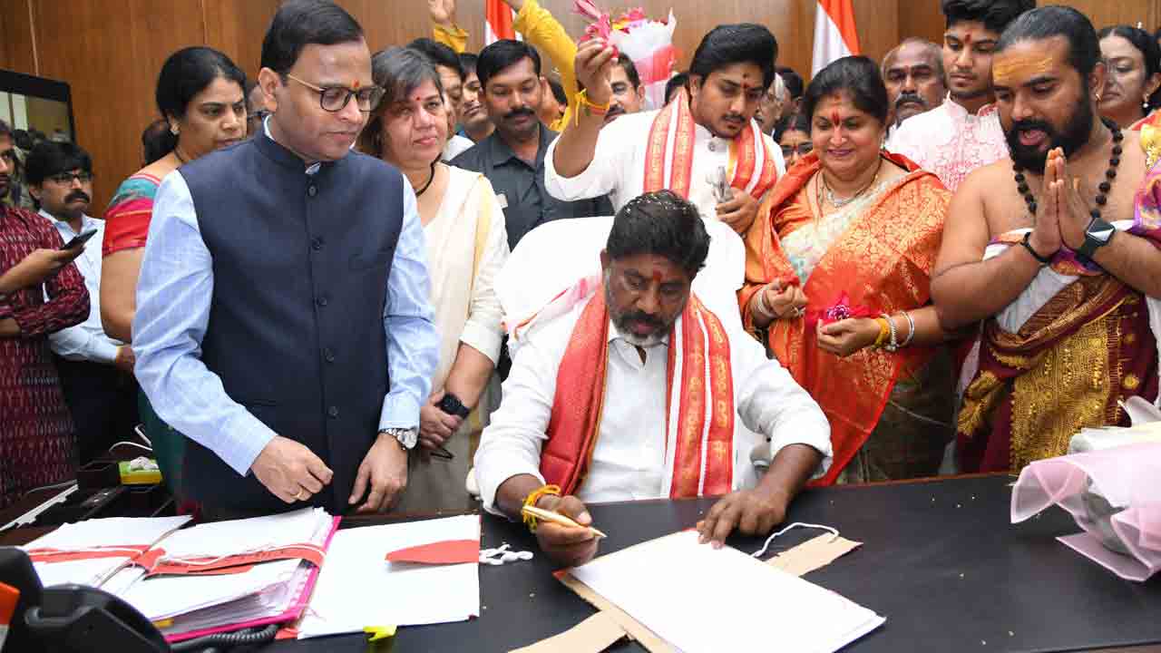 బాధ్యతలు స్వీకరించిన డిప్యూటీ సీఎం ‘భట్టి’