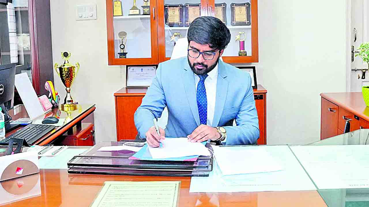 విధుల్లో చేరిన ఎన్పీడీసీఎల్‌ సీఎండీ