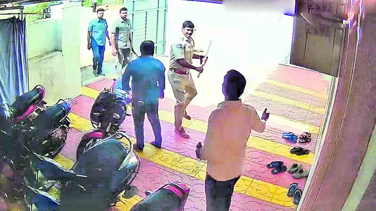 సీఐ ఓవరాక్షన్‌