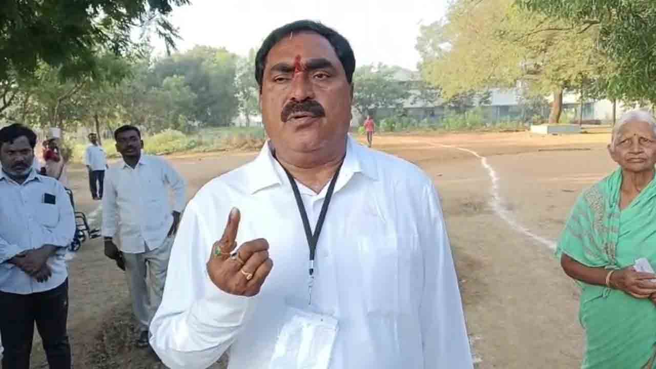 ఓటేసిన ప్రముఖులు